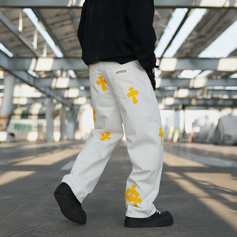 P236 💰 (Top version) chrome hearts ss25 new yellow Miami patchwork leather jeans. Styles with different wash textures, very friendly to people with thin legs and thick legs. The slightly flared version is very flattering to the leg shape. The timeless moderate length makes it easy to match casually. It has the basic styling foundation for various styles and is a must-have in the wardrobe! The fabric is stiff but also makes the upper body soft without losing texture. The washing process is even more perfect. It is a must-have item for everyone! ! !  Color: white Size: 30-32-34-36 30 32 34 36 Waist circumference 80 85 90 95 Sitting circumference 105 110 115 120 Foot opening 46 47 48 49 External length 102 103 104 105